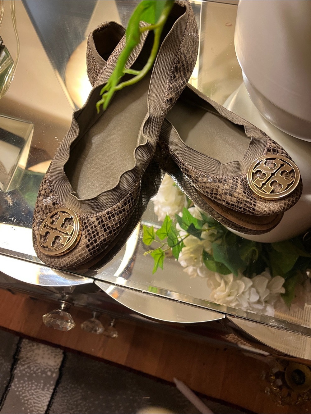 🔥🔥🔥Tory Burch Taupe Snake-Embossed Logo Ballet Flats